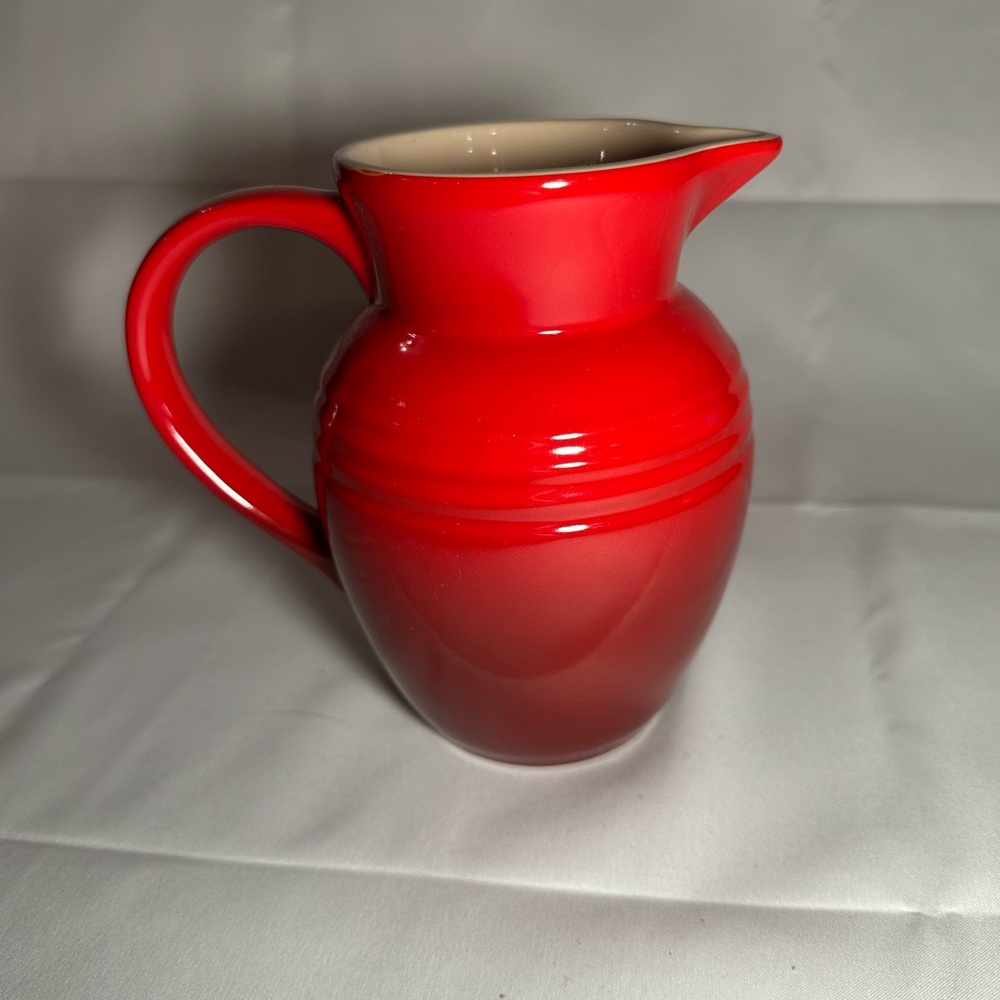 Le Creuset Cerise Small Pitcher - 0.7L / 24 oz (Excellent Vintage)